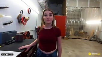 Amateur Roadside Encounter With Busty Blonde And Mechanic