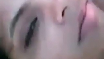 Indičtí Milenci Z Odishy Se Zabývají Venkovním Sexem