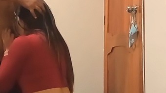 大屁股的嫂子渴望性爱,想让我通过操她和给她灌满牛奶来满足她的欲望