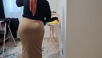 Desiring My Stepmother'S Large Buttocks, I Crave To Have Sex With Them