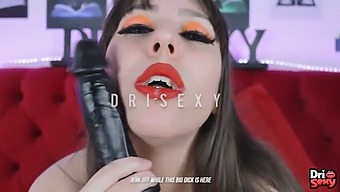 Cuckoldry Umilitor Cu Jucării De Umilire A Penisului Mic Într-Un Videoclip Hd