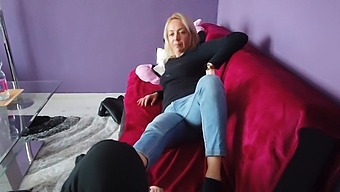 A Blonde Woman'S First Experience With Foot Worship And Fetish