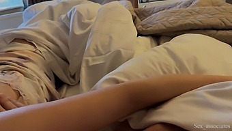 Intimní Chvíle S Nesmělou Nevlastní Matkou Z Blízkého Východu