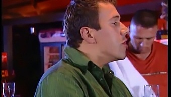 Užijte Si Celý Film S Rodinou S Velkými A Přirozenými Prsy