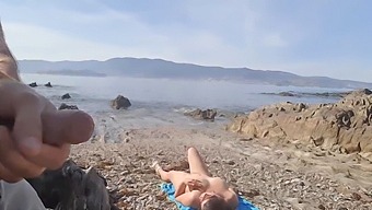 Voyeuristický Zážitek S Nudistickou Milf A Exhibicionistkou