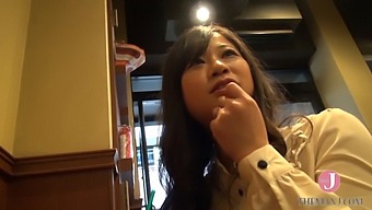 Assista A Figura Voluptuosa E Os Seios Deliciosos De Momoko Serem Acariciados Até O Clímax