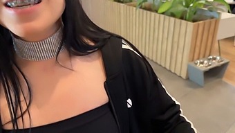 Fanoušek Mě Potká V Obchoďáku A Vezme Mě Na Mé Oblíbené Místo A Dá Mi Orální Sex.